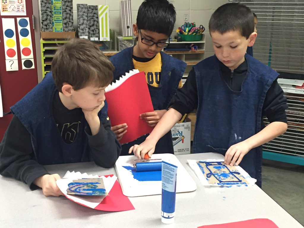 JCSD_WAEart's tweet photo. 3rd and 5th grade created printing blocks and became printmakers. #collograph #linoblocks #printmaking @JCSD_WAE https://t.co/UFUbHELDaQ