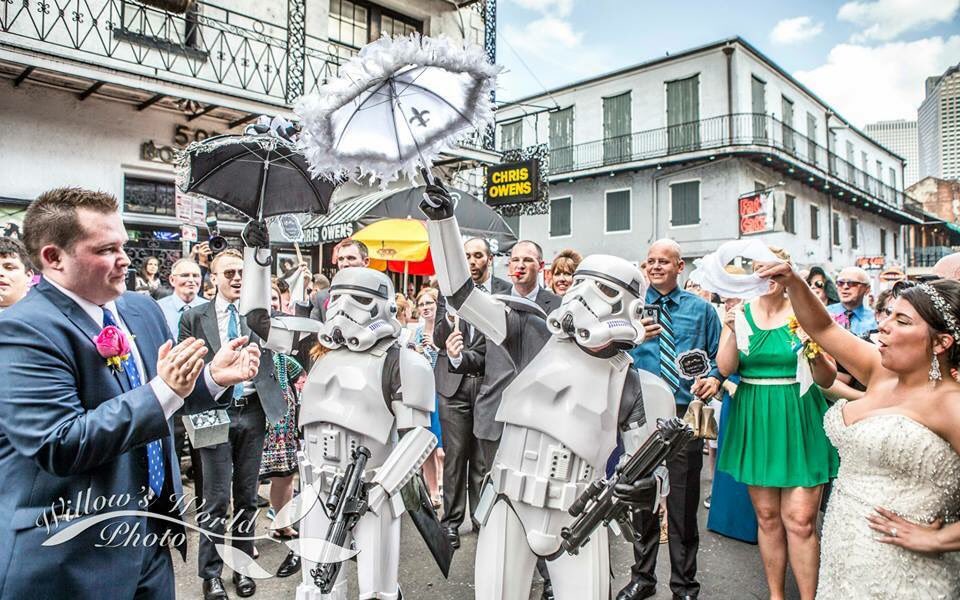 bluem00n_events's tweet photo. #fbf #starwars #theforceawakens #stormtroopers #nolawedding #bourbonstreet #drinkinginthestreet #neworleans #nawlins https://t.co/87ECkmaO2w