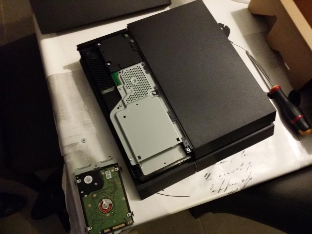 Flag_62's tweet photo. @Kourou59 L'impression de travailler sur un PC... #PS4 #500Go->1To https://t.co/CgRdHqvJ6w