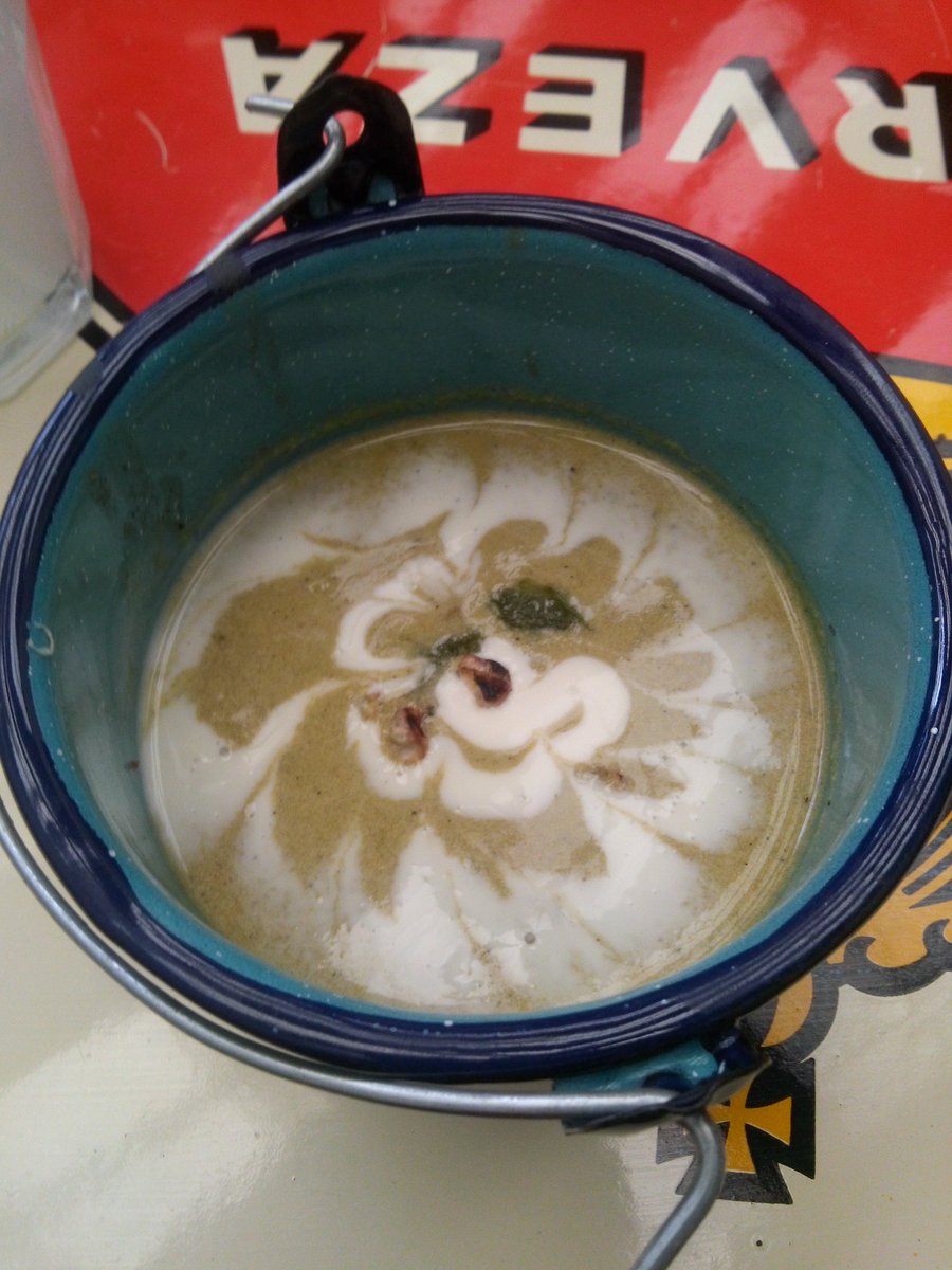DeliTempranillo's tweet photo. Que rico es comer en @lasecinadf la crema de poblano espectacular https://t.co/nL37hv7pFC