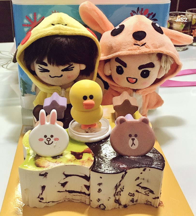 JrS2_JYP's tweet photo. 지녕이케잌~><😘😋💞💞
#GOT7Doll #주니어 #마크 https://t.co/rhmnK2vq2H