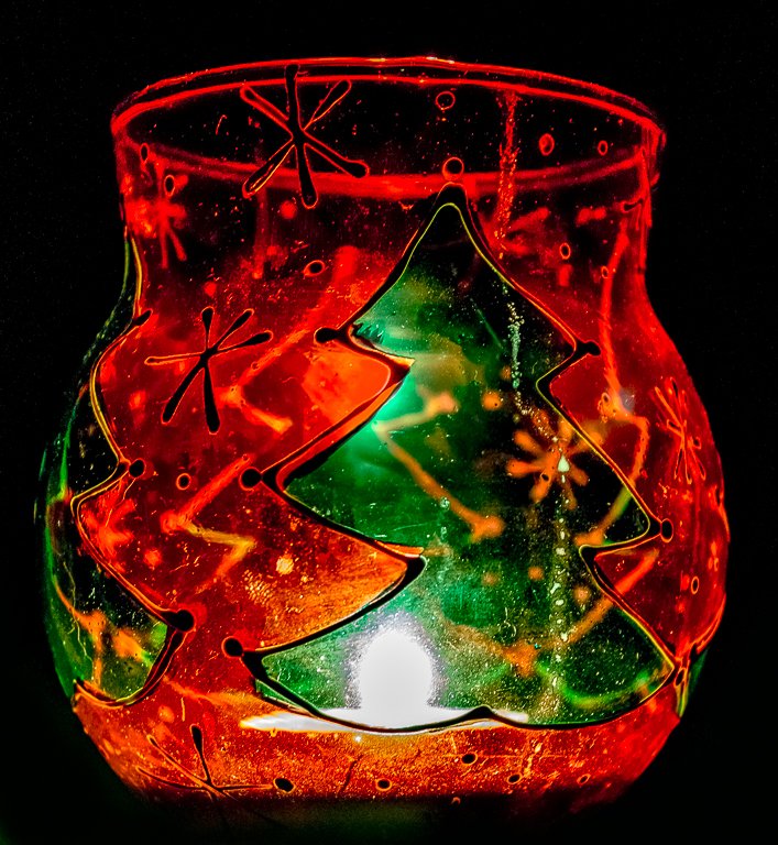 oneimageaday's tweet photo. Friday a Christmas candle holder: https://t.co/AU6PvPL8Nx https://t.co/hjHyaMpgkS