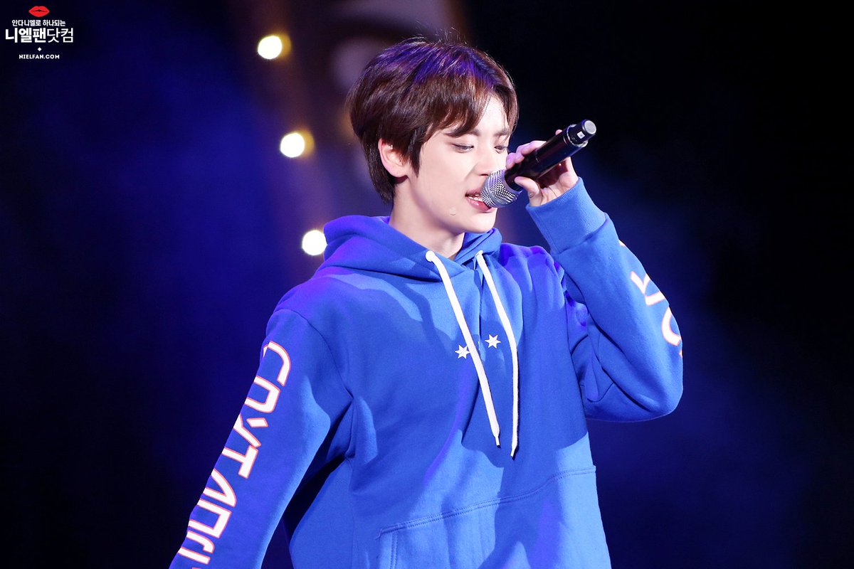 [니엘팬닷컴] 151218 롯데월드 나이트 파티  #틴탑 #니엘 (<a href="/TEEN_TOP/">틴탑(TEEN TOP)</a>) 미리보기: i.imgur.com/tAMzmlI.jpg } 노래부르는 천사강림♡