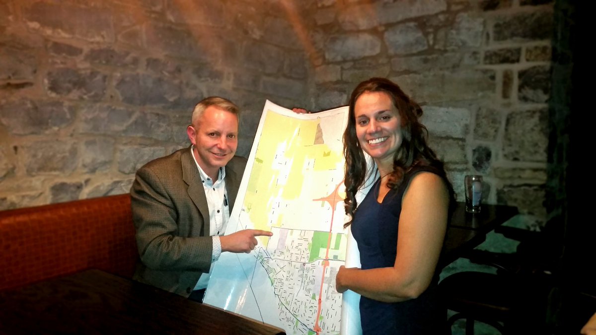 Une semaine qui se termine comme elle a commencé: bière et politique @DugganDistrict2 #Gatineau <a href="/cafebritish819/">Café British</a>