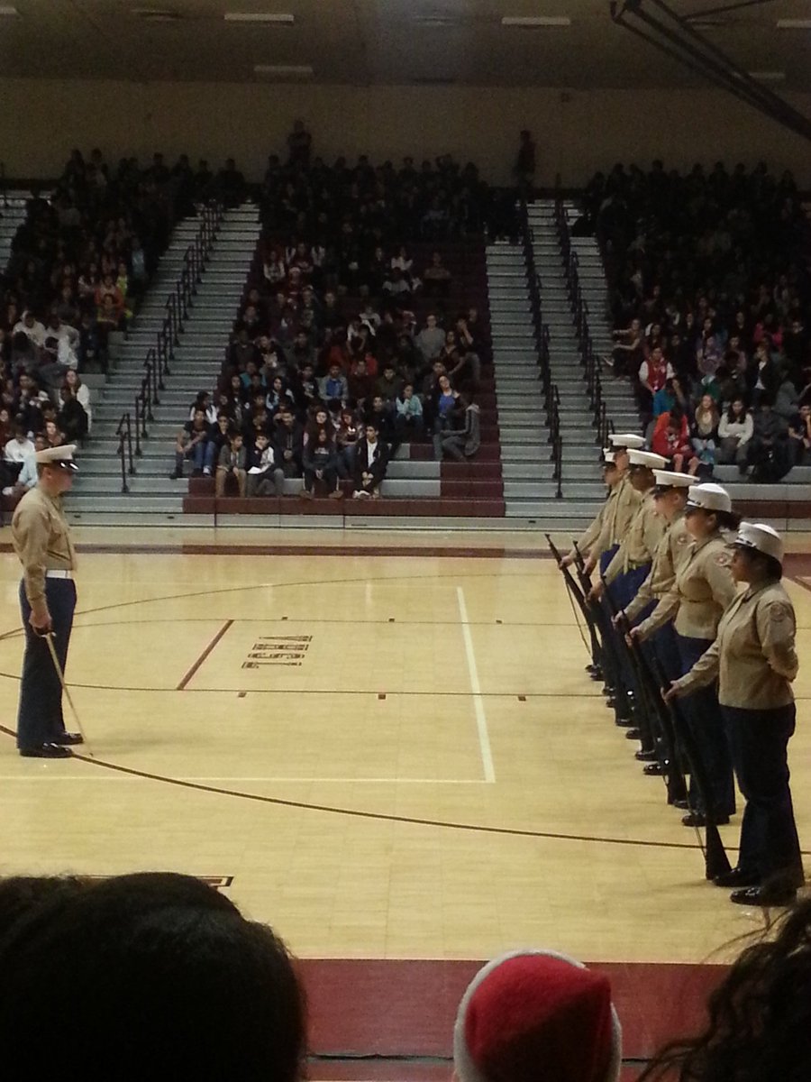 EmmanuellaDamte's tweet photo. @MajorsSGA MCJROTC Drill team..Good job https://t.co/iC0mIAd5Qq