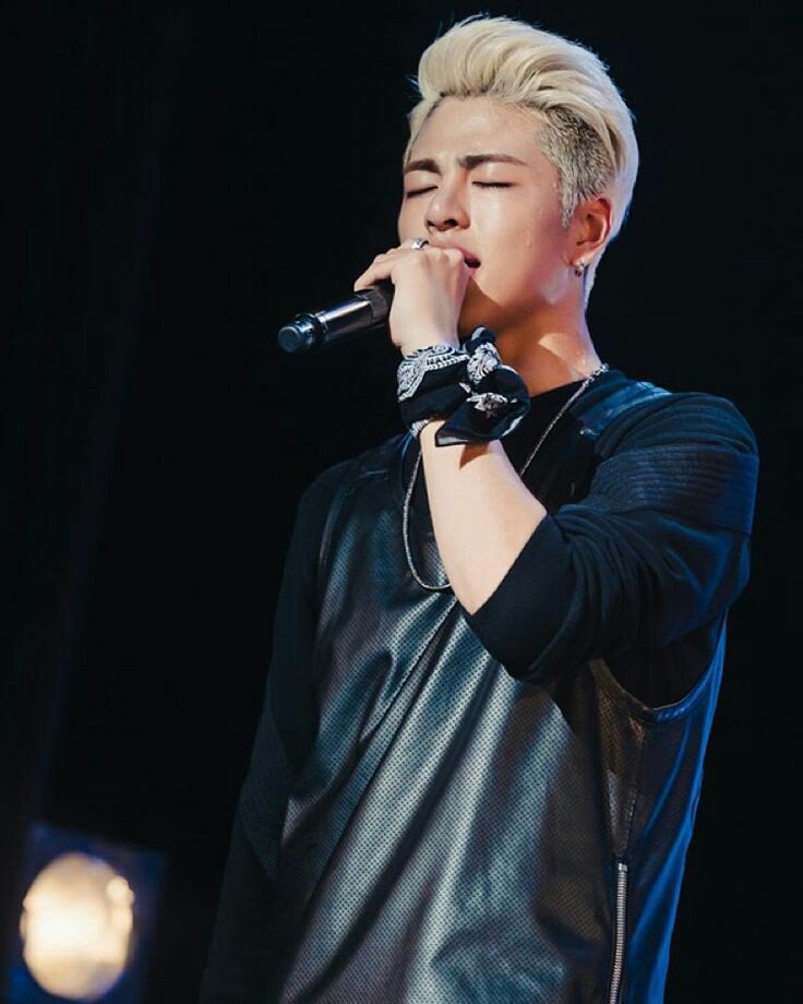 sweatingkidols's tweet photo. Junhoe // iKON https://t.co/wP5qLvrxU2