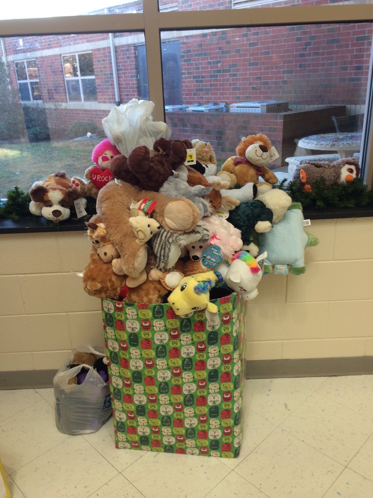 HMESPTO's tweet photo. Look at all the stuffed animals for The Foothills Alliance. #hmesshines #hmesgivesback https://t.co/qxCj2zWfol