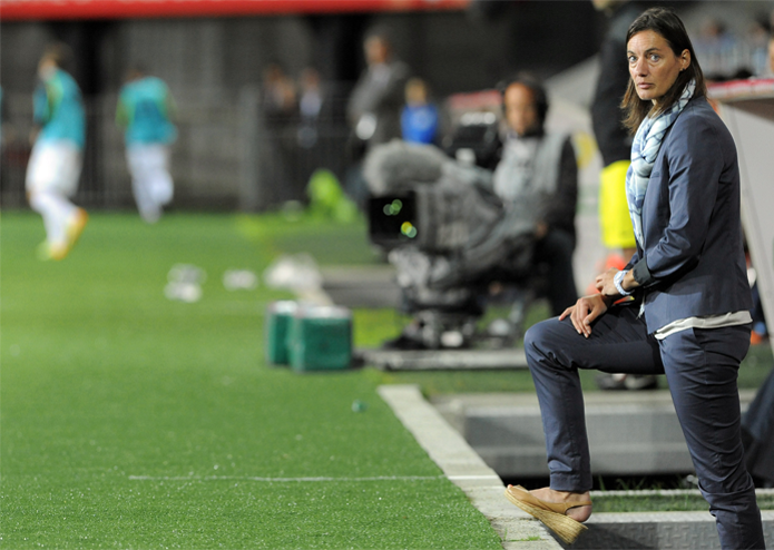 Revista elege ex-jogadora como melhor treinador da segundona francesa  glo.bo/1k7bEXM