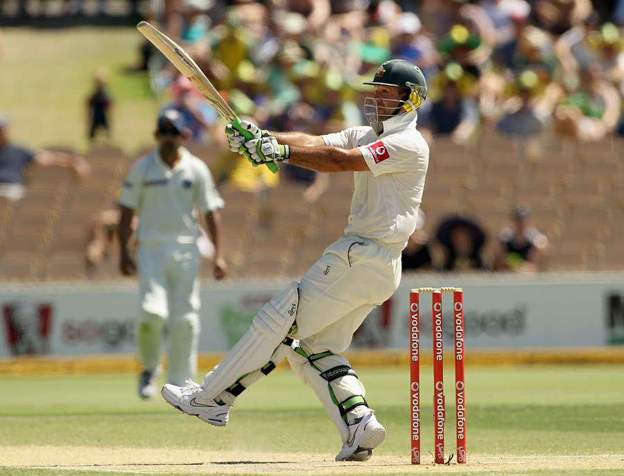 Happy Birthday Sir Ricky Ponting  .
The ultimate king of pull shot. 