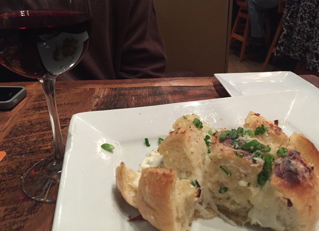 boyzx6's tweet photo. The Bread! @VerfsTavern #theyummy #thebomb https://t.co/WPNACdCJB1