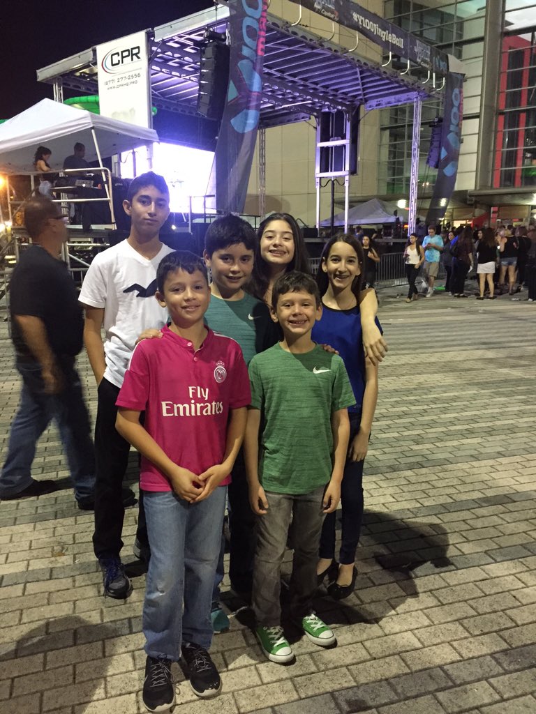 These kids are ready to party at #Y100JingleBall <a href="/AngerTbone/">Lonny Anger</a>