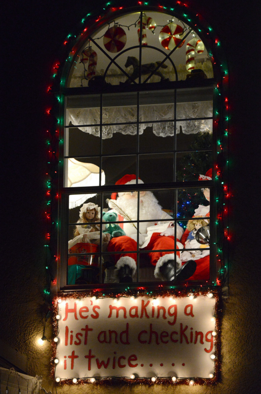 ChicoER's tweet photo. #ChicoCA Tour of Lights addresses. Many nights left to enjoy holiday displays https://t.co/2UkPa1V8aw https://t.co/VG76VqJOyM