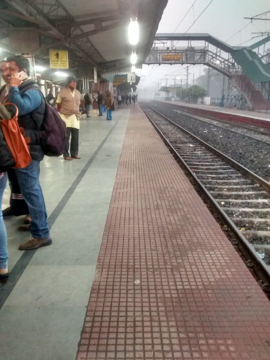 rupesh_alld's tweet image. The neatest sight of bangal berhampore court Rly Station@sureshpprabhu