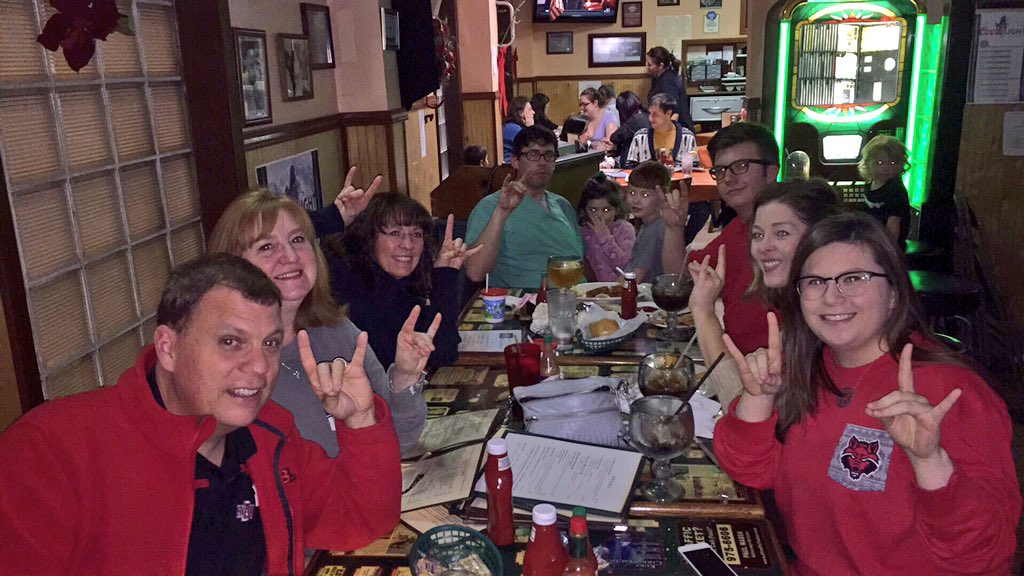 _ChrisConroy1's tweet photo. #WolvesUp one of New Orleans' oldest and best known neighborhood establishments. #neworleansfamily #Liuzzas https://t.co/37f2ePpzu5