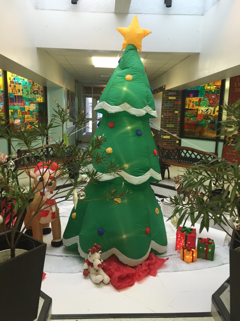 Mchechile's tweet photo. I'd like to wish #lbpsb students, parents, teachers, administration &amp; educators wonderful &amp; restful #HappyHolidays. https://t.co/Jgq4uuAqRd