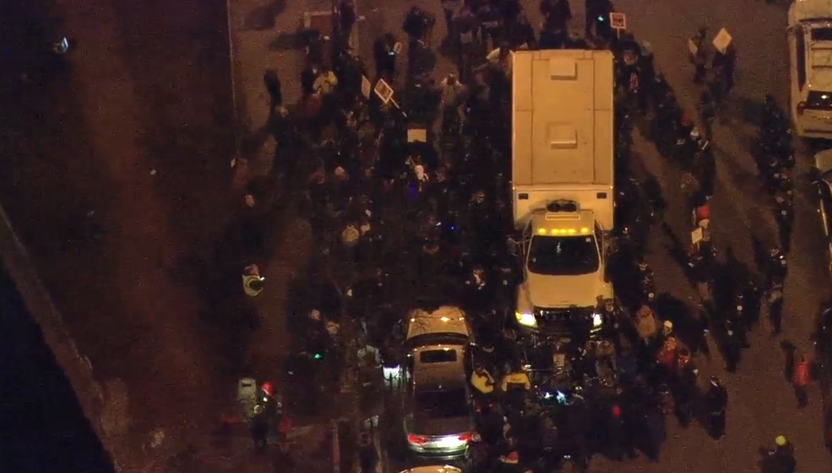 NewsRevo's tweet photo. Chicago #ResignRahm protest has the paddy wagon surrounded, blocked from taking the arrested https://t.co/MGE2TiSTnX https://t.co/UTXymvOW8S