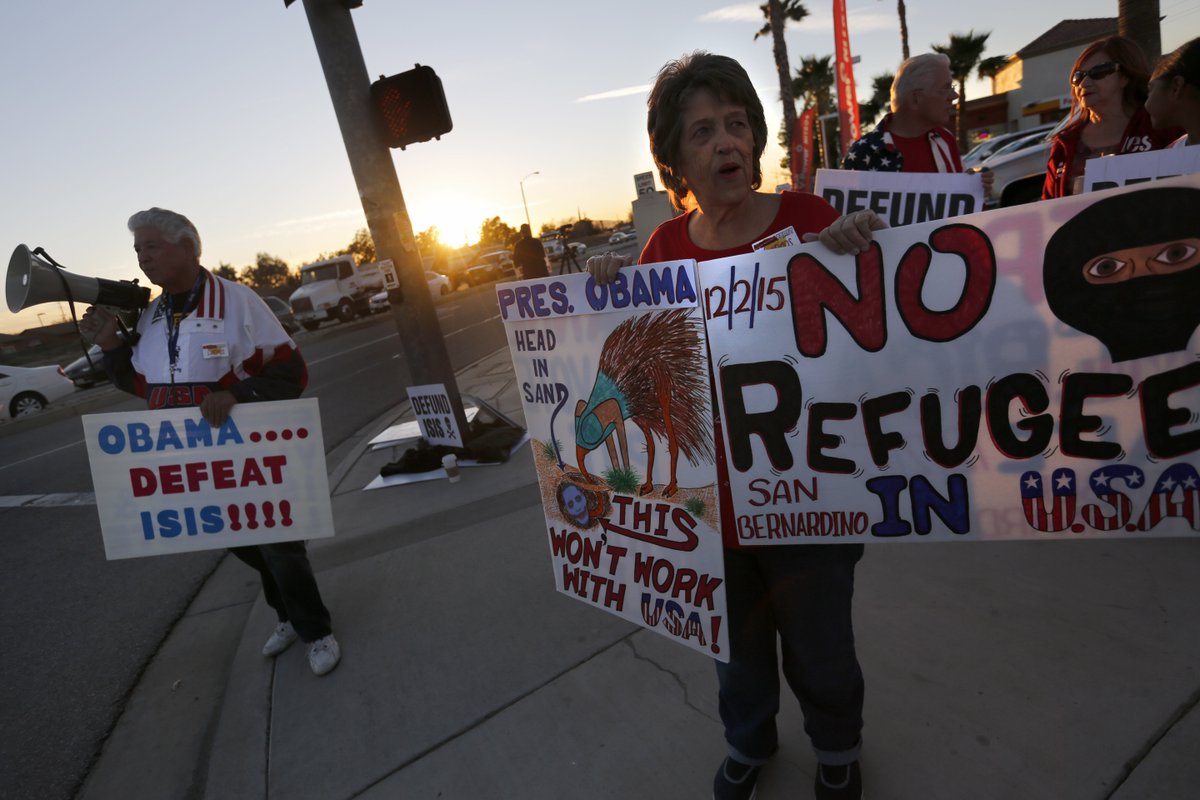 Obama greeted with protesters in San Bernardino 