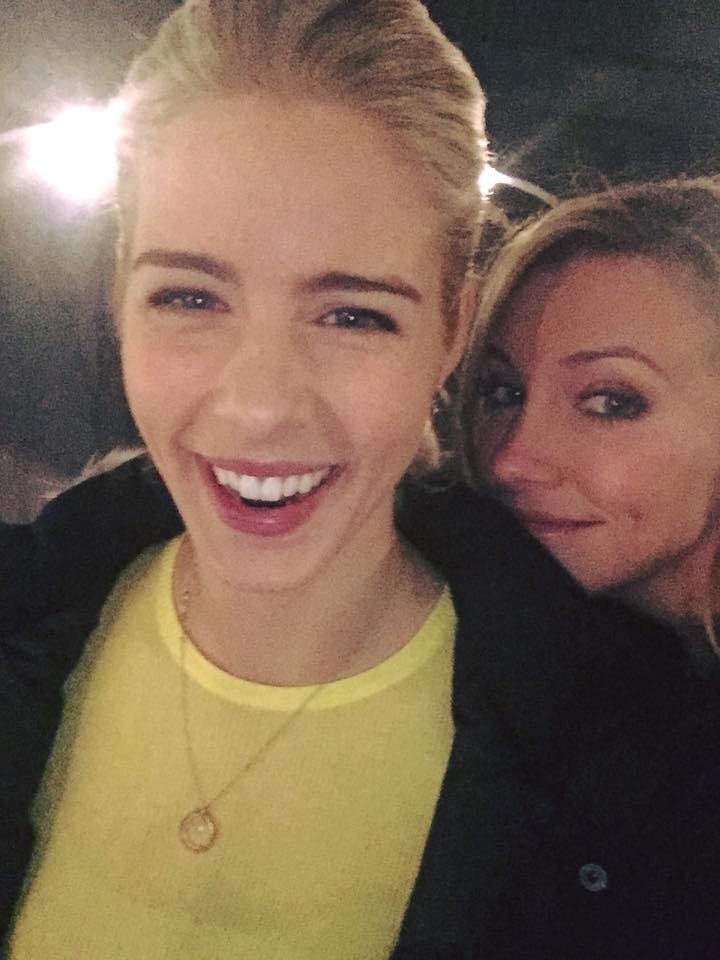 EmilyBettBR's tweet photo. [FOTO] "Katie Cassidy: She a little slice of heaven. #arrow #emblot" https://t.co/1mt1ist8mQ https://t.co/D9iqU9RPWV
