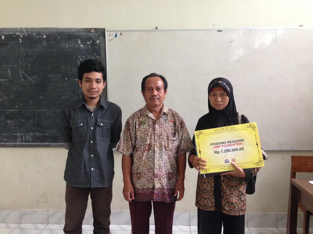 kmf_ugm's tweet photo. Penerima beasiswa "KMF FOUNDTION" atas nama Miftahul Jannah dari SMKN 2 Yogyakarta https://t.co/QxPxSOU7SD