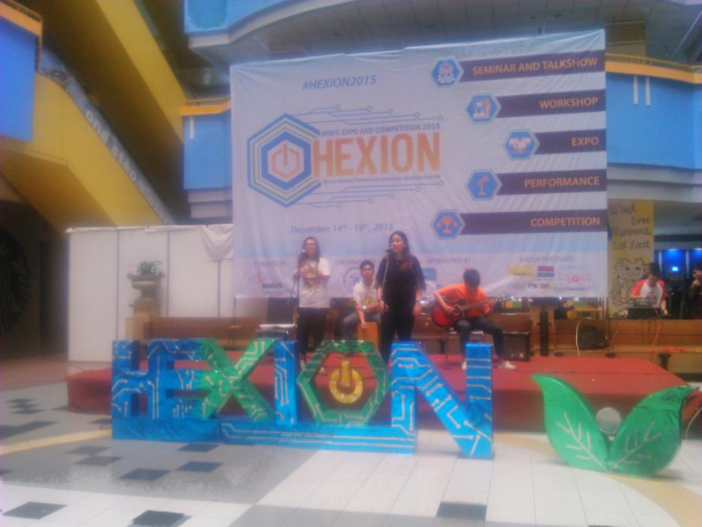 HEXION2017's tweet photo. Penampilan keren dari Mashed potato nih,ayo merapat ke foodcourt lantai 1 kampus Anggrek #HEXION2015 #EcoTechnology https://t.co/icp9cYer6P