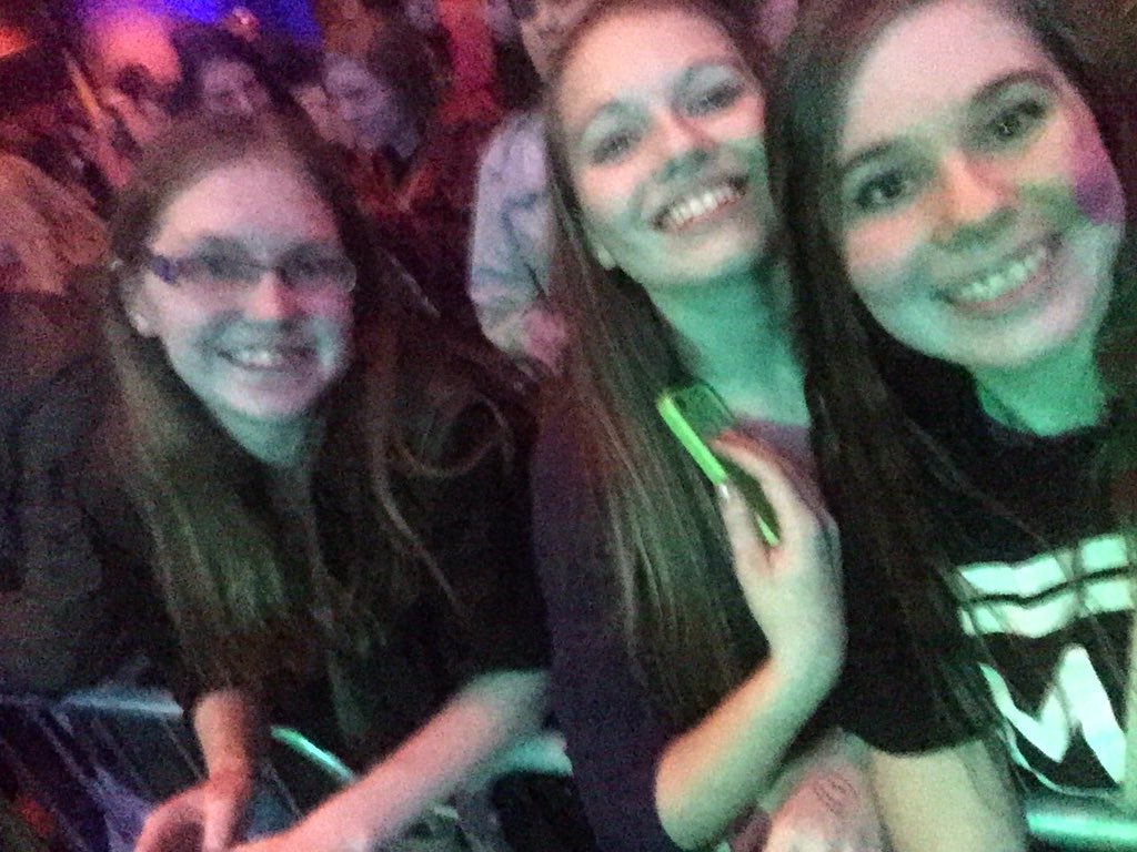 dakota_ewen's tweet photo. #959kissfmjingleball https://t.co/aKld0UpXnL