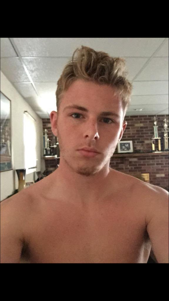 SteveyMoney's tweet photo. @chadalac23 the I only suck dick I the weekend face. @E_V_A_N23 https://t.co/yDRUfQbAlY