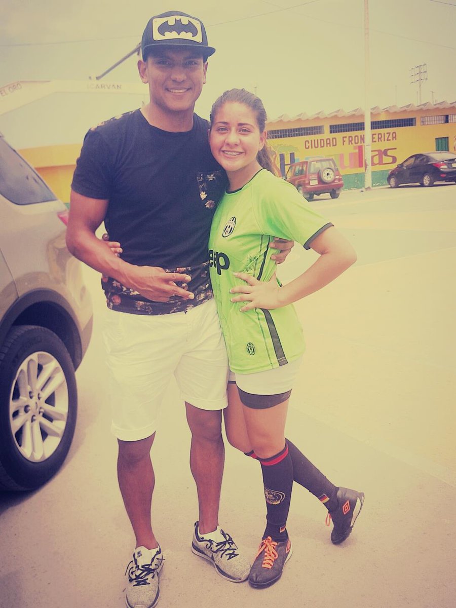 keylaSaRAnGo301's tweet photo. preciiado te amooooo jaja graciias por el #apoyoo #EDINSONpRECIADO <3 https://t.co/Jsu73lr1T4