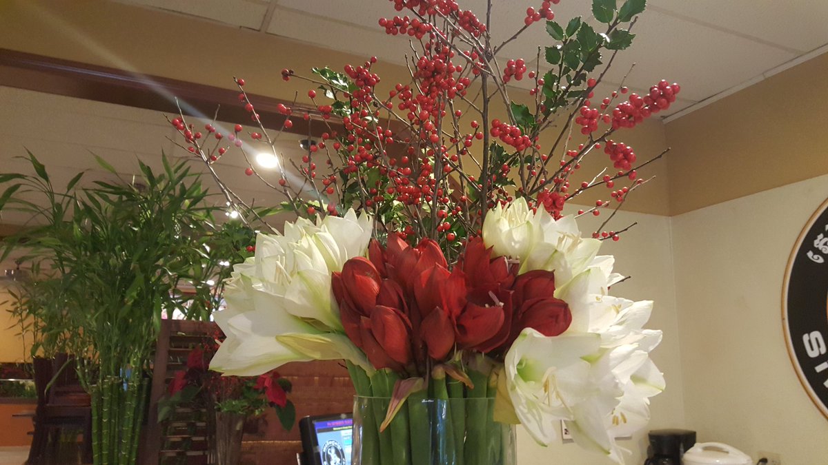 simplykhmer's tweet photo. Happy holidays you beautiful people from our family to your 😙😙😙 https://t.co/RPAN8HkH2f