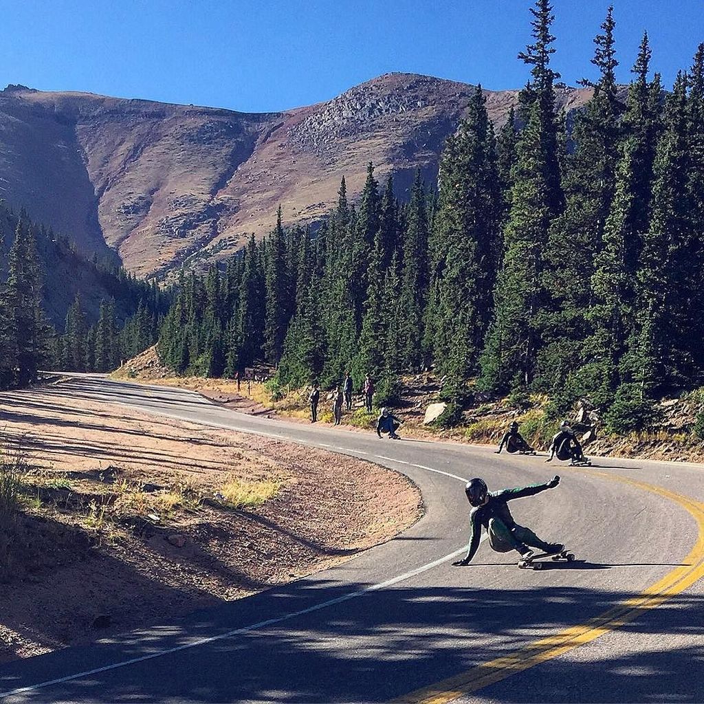 divinewheelco's tweet image. Nathan Marton (@nathanmarton) enjoying one of the many turns at the @pikespeakworldcup thi… ift.tt/1IeCCs1