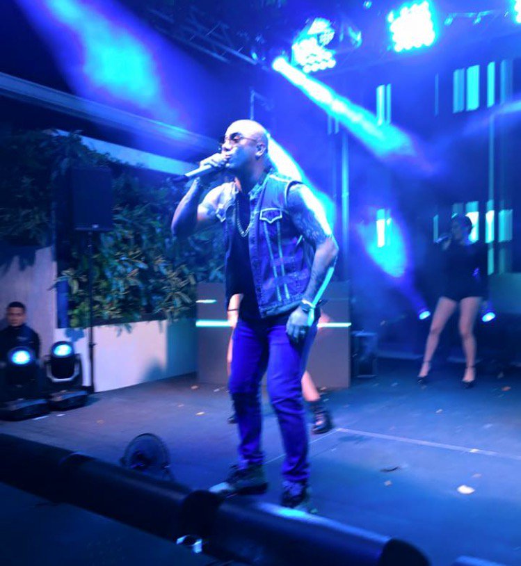 KatherineDoble's tweet photo. Wisin rocks the stage in #Miami thanks to @ATTLatino #ATTBeckyGCover https://t.co/9hIJJ0OQof