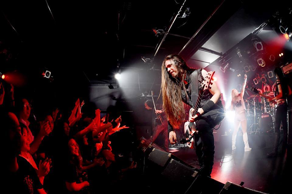 xWhitexEmpressx's tweet photo. #Live at #AstroHall #Tokyo #Japan Guitarist #JeremyKohnmann
Photo by #MikioAriga https://t.co/P8Uv1hVQqT