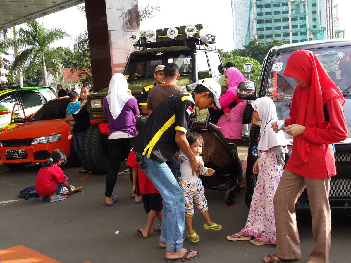 <a href="/triwikrama_ID/">TRIWIKRAMA</a> <a href="/MGKOtozone/">MGK Otozone</a> hayo adik2 naik mobil ini semuanya keren lho #BOK2