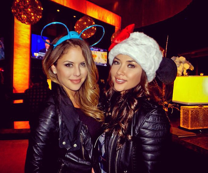 Two peas in a happy lil pod! @brittneypalmer?? @ufc @UFCOctagonGirls https://t.co/fQ1YnjYACz