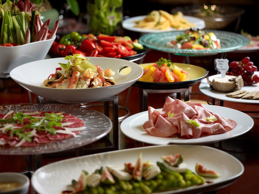 FSSingapore's tweet image. This festive season, give a gift to savour. Set the stage for an unforgettable meal at 190  with a #FSGiftCard.