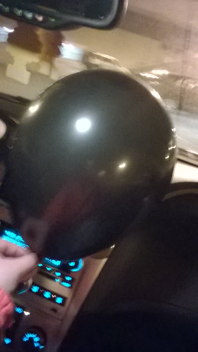 LaurelinEakim's tweet image. @RandyHouser Thank you for another awesome show!! Happy Birthday!! #favoriteperformer #birthdayballoons