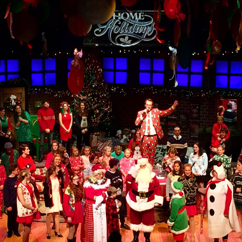 Giabow's tweet photo. I give you the King of Christmas. #homefortheholidays #jinglejinglemerrymerry #pdpledπβ€οΈπ
π» @pdp_inc https://t.co/Jbmt4aznos