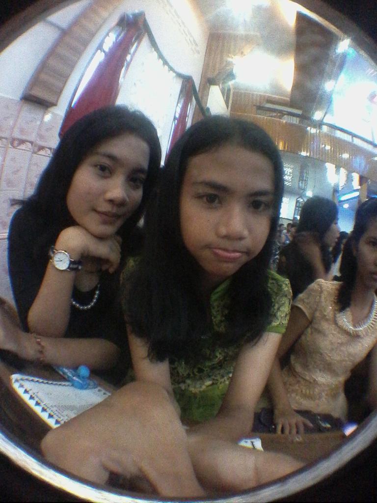 ester1314's tweet photo. Ini dia org yang dari mecil sama aku😆 susa senang sama dia,kalo bertengkar pasti diantara kami psti ada yg mengala😊👧 https://t.co/FUgjaK3Gi1