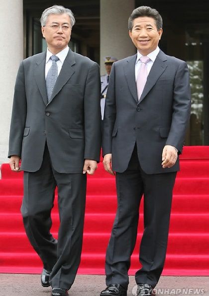 force2970's tweet image. 반듯한 정치인 두분의 사진을 올린다고 전해라.