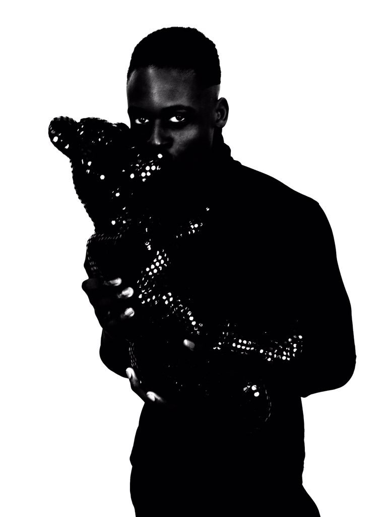 FreddyDico's tweet photo. ▪️⬛️◾️◼️▪️◾️ #MonochromaticBlack #Noir @RozeWasHere 🕶🌚🏴🖖🏿♠️ #BlackAndWhite #Portrait #FreddyDico #SequinsTeddyBear https://t.co/mGZdooFovW