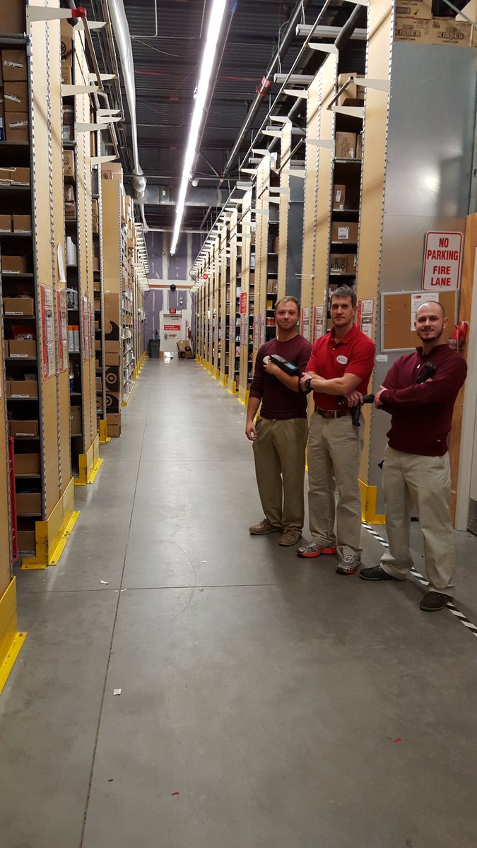 DDiTirro's tweet photo. Tonight's backroom power team, cleaning up shop as usual! Thank you Mike, Donnie and Jason!! #happyholidays https://t.co/955zHZJbU3