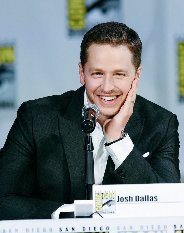 The_OUAT's tweet photo. Happy Late Birthday to the wonderful &amp; handsome @joshdallas! Hope you had an amazing day🎊🎂🎁 #OnceUponATime #tbt https://t.co/2XXqZDu0g9