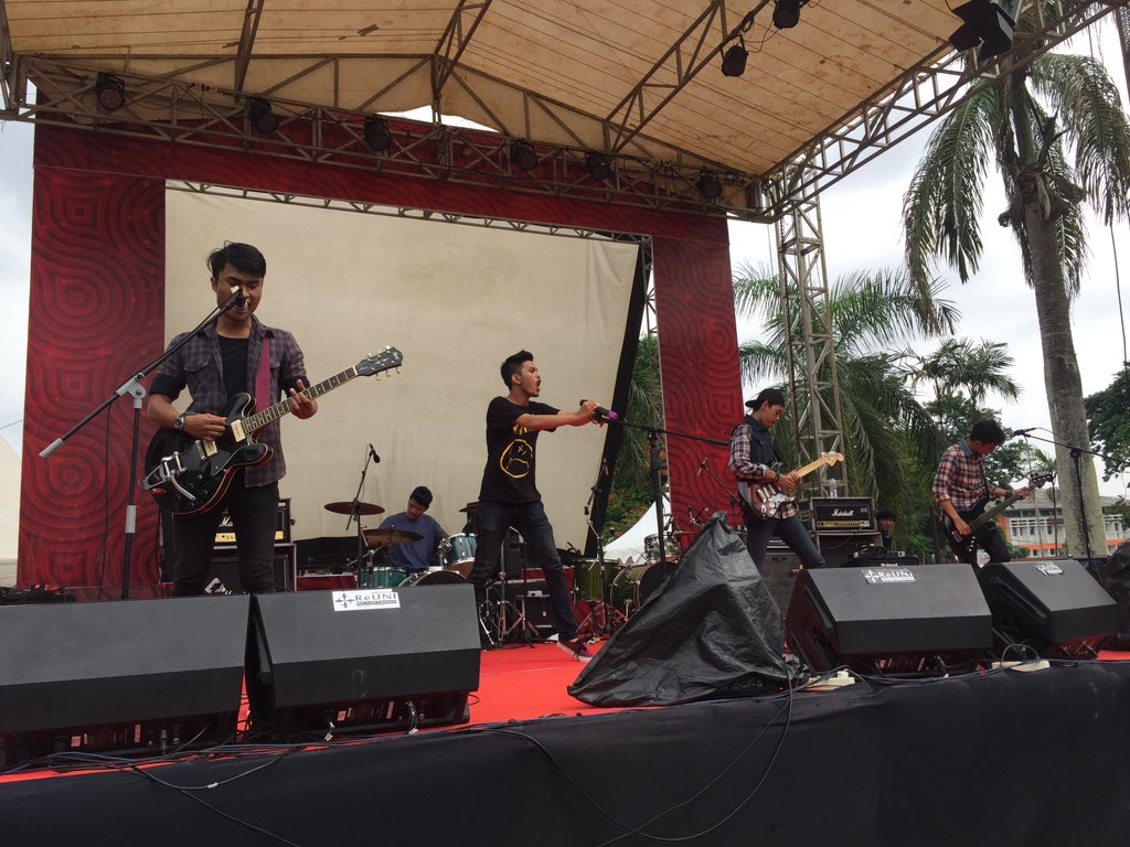 Artmoshpit tweet media