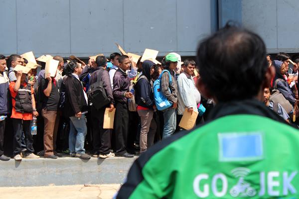 Bisniscom's tweet photo. Kadishub DKI Minta Angkutan Umum di Jakarta Tiru Go-Jek https://t.co/w3xIMhZkZ0 https://t.co/AYqg9PThq3