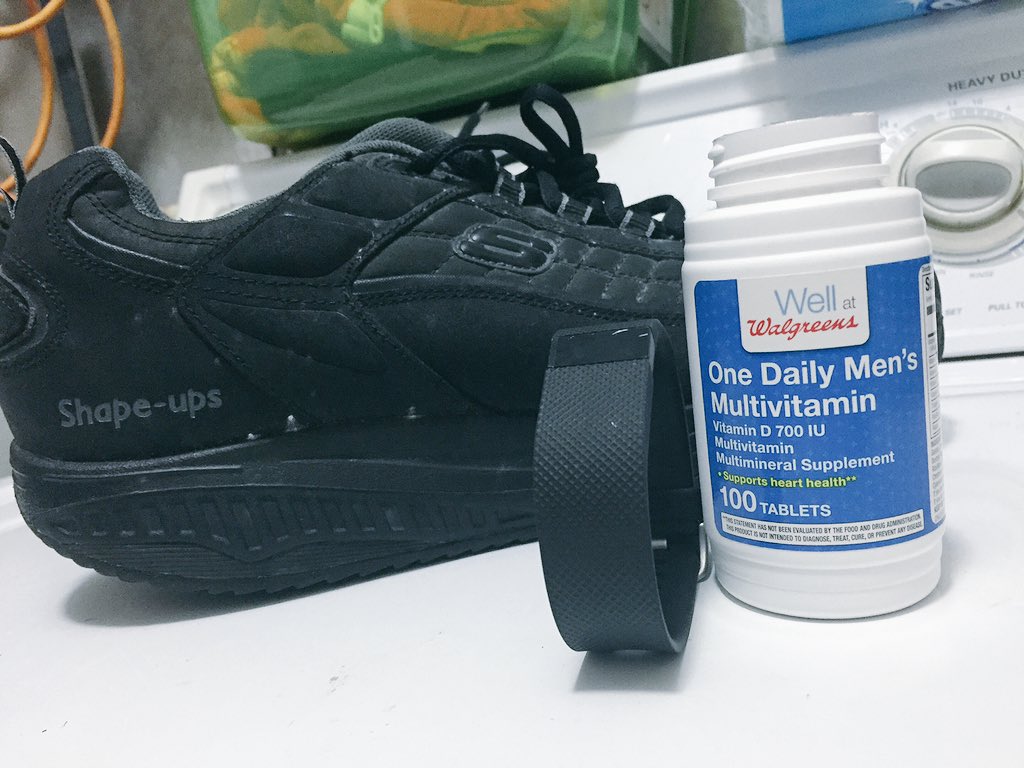 Forrest_Moyer's tweet photo. I'll be a 24hr gym in 2016! Committed 'freal this time! #newyearsresolution #swole #expiredmultivitamins https://t.co/PX6iCqhRac