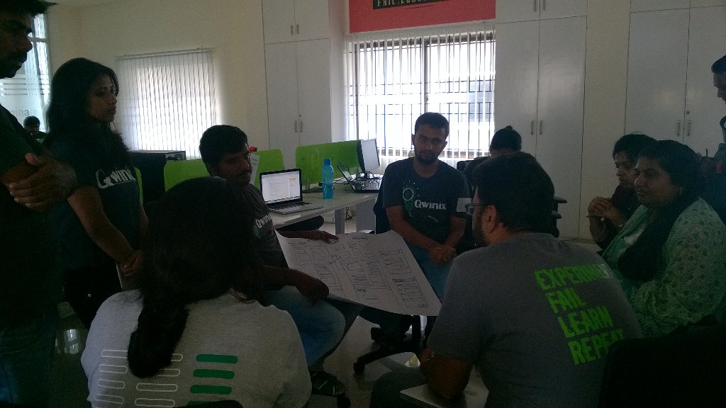 Apoorva_Gowda's tweet photo. Presenting ideas.. Awesome to see enthusiastic Mysore heros π #hackformysuru https://t.co/4H4KkSmATw