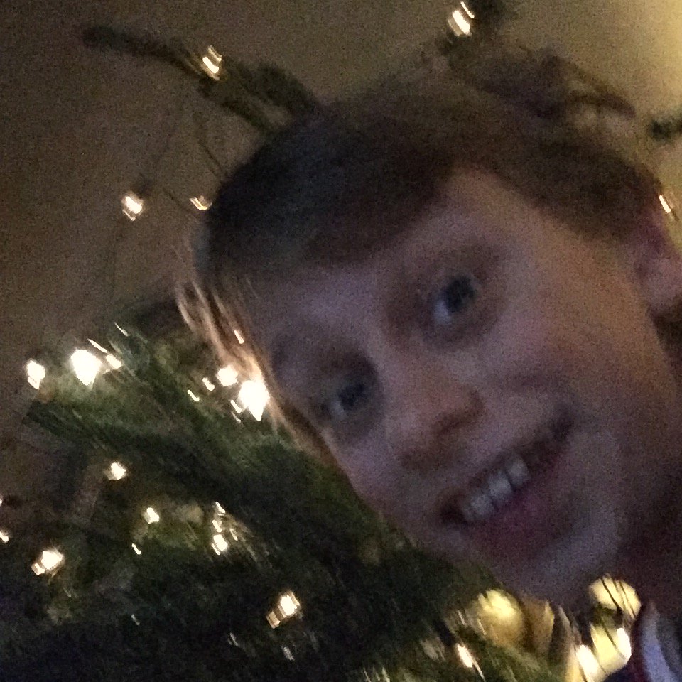 #zapplive Lekker voor de kerstboom!
