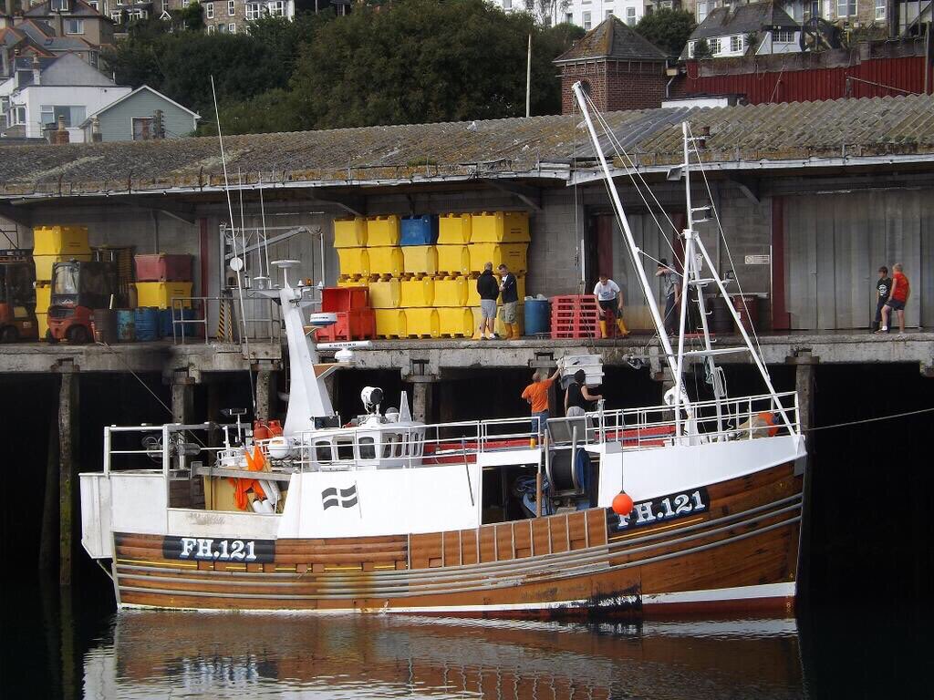 NewlynFishing (@newlynfishing) on Twitter photo 'BritanniaV' <a href="/StClementsFishi/">St Clement's Fishing</a> with "Much Sought After" XMAS #CornishHAKE Landing to MonAmMkt! #eatmorefish 'BritanniaV' <a href="/StClementsFishi/">St Clement's Fishing</a> with "Much Sought After" XMAS #CornishHAKE Landing to MonAmMkt! #eatmorefish