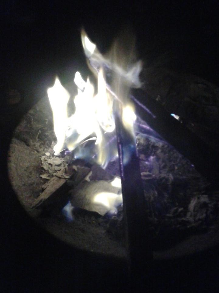 stha_pp's tweet image. जाडोमा आगो ताप्नुको मजै बेग्लै  हैट,,,,,,,,