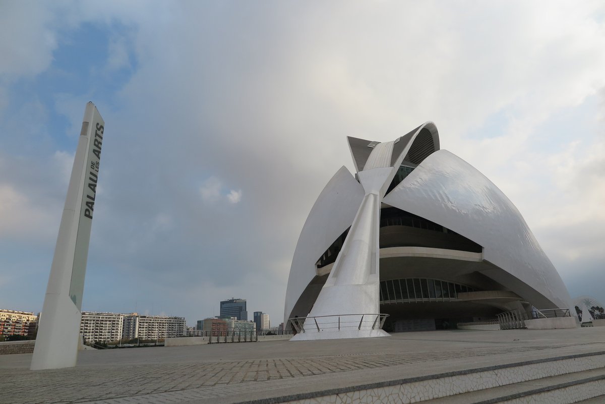lsplanetaazul's tweet photo. Hoy nos vamos a la ópera, ‘Silla’ de Händel dirigida por Fabio Biondi en @PalauLesArts https://t.co/xqO3EIOeH6 https://t.co/NcEjAxWn5c