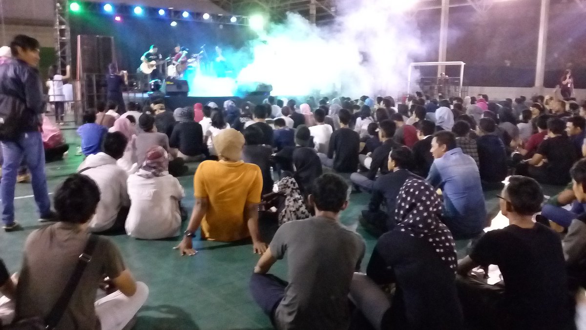 Yang mau seru2an mlm minggunya segera merapat di The level krakatau ria <a href="/HelloEnt/">Hello Entertainment</a>